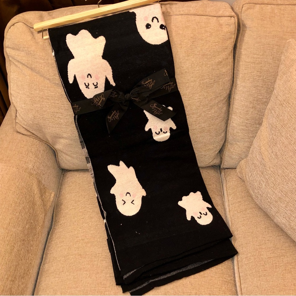 Spooky Night Halloween Blushing Ghosts Decorative Throw Blanket